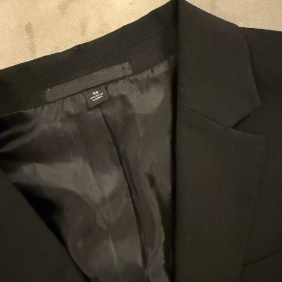 Uniqlo Black Blazer🖤 - Picture 3 of 3